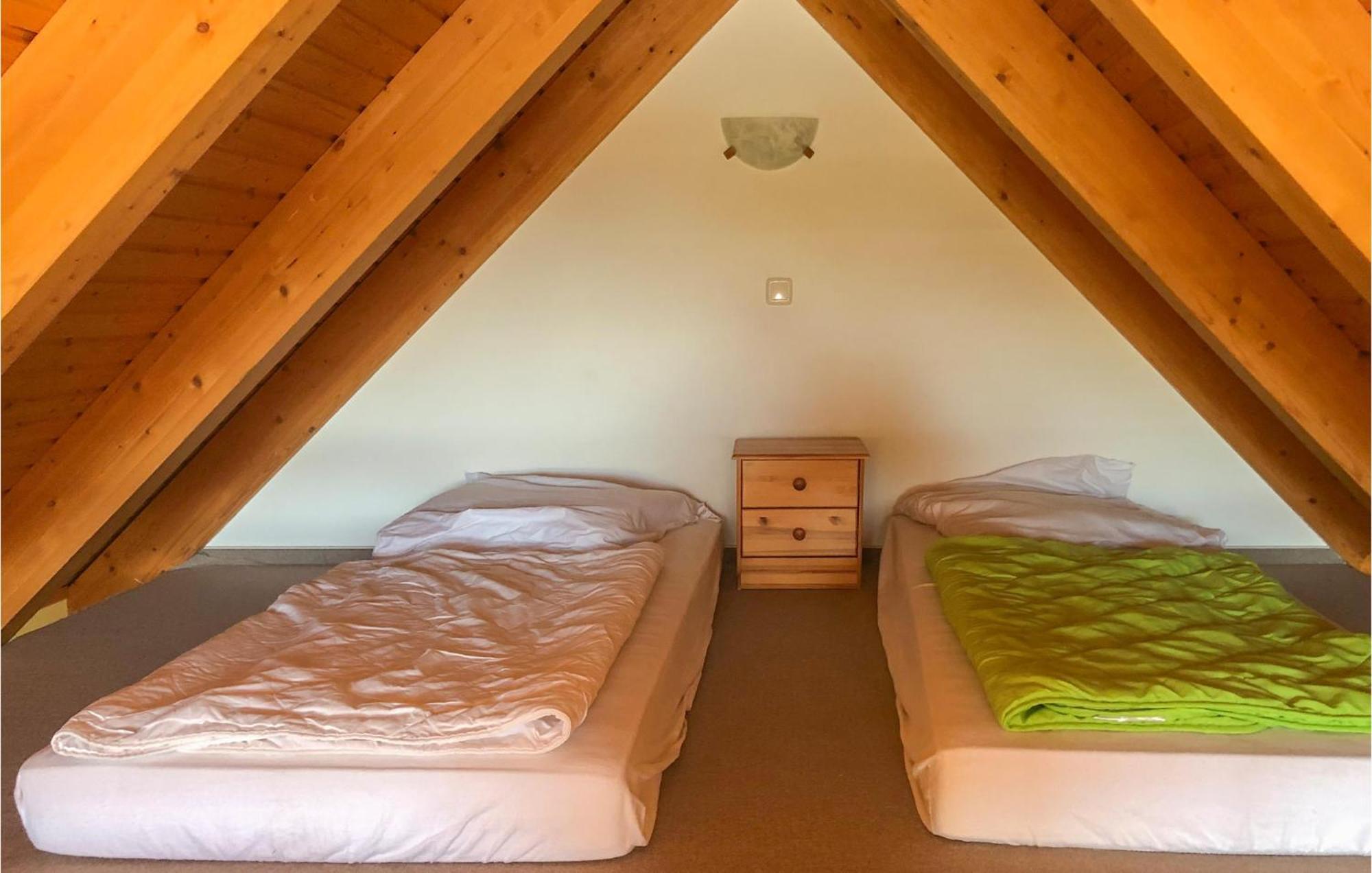 2 Bedroom Amazing Home In Plau Am See Exteriör bild